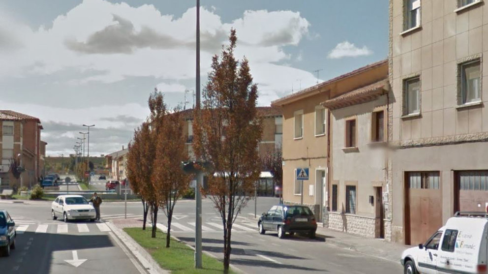 Avenida Príncipe de Viana en Castejón, la vía donde un hombre de 69 años ha resultado atropellado cuando un coche estacionaba marcha atrás ARCHIVO