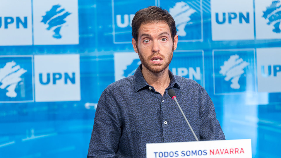 Sergio Sayas durante una rueda de prensa en la sede de UPN en Pamplona. IÑIGO ALZUGARAY
