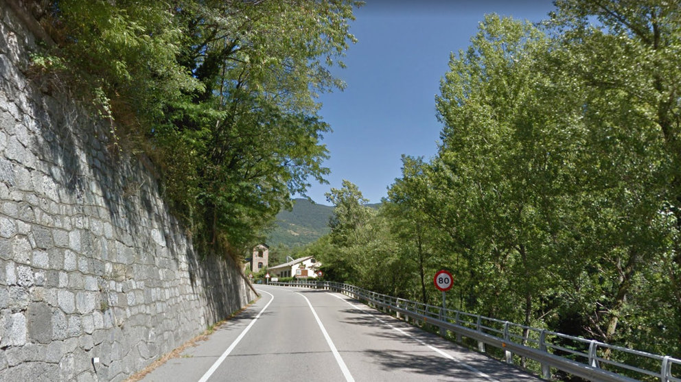 La carretera que accede a la localidad de la que es vecino el conductor del coche, Ribas de Freser, en Girona