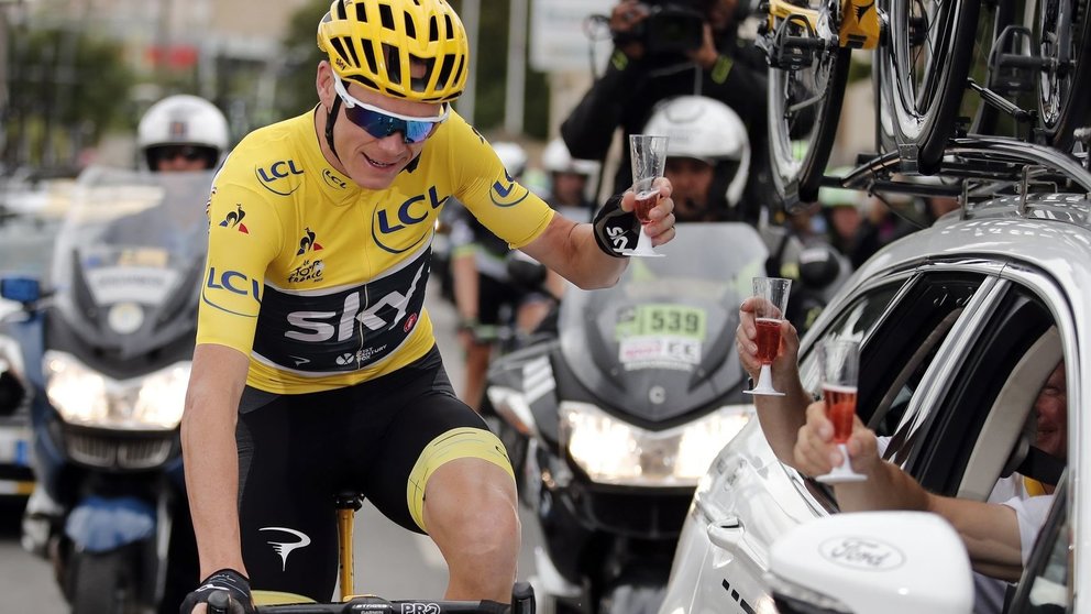 Froome, durante la última jornada del Tour de Francia, celebrando su victoria. EFE