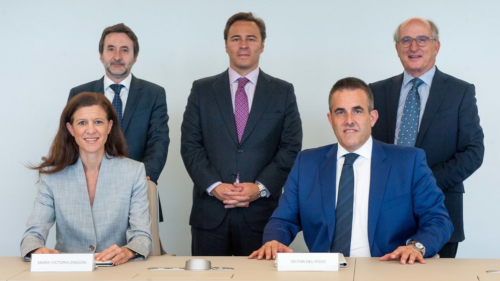 Firma del acuerdo entre Repsol y El Corte Inglés