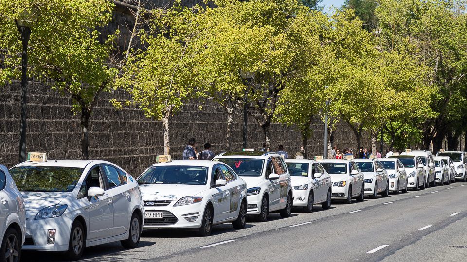 Concentración de taxistas con motivo del paro convocado por la Asociación Independiente de Taxistas Auto-patronos de Navarra, AITAN (08). IÑIGO ALZUGARAY