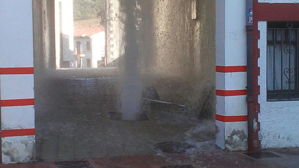 Una tubería de agua ha reventado de forma aparatosa en el centro médico de Irurzun CEDIDA