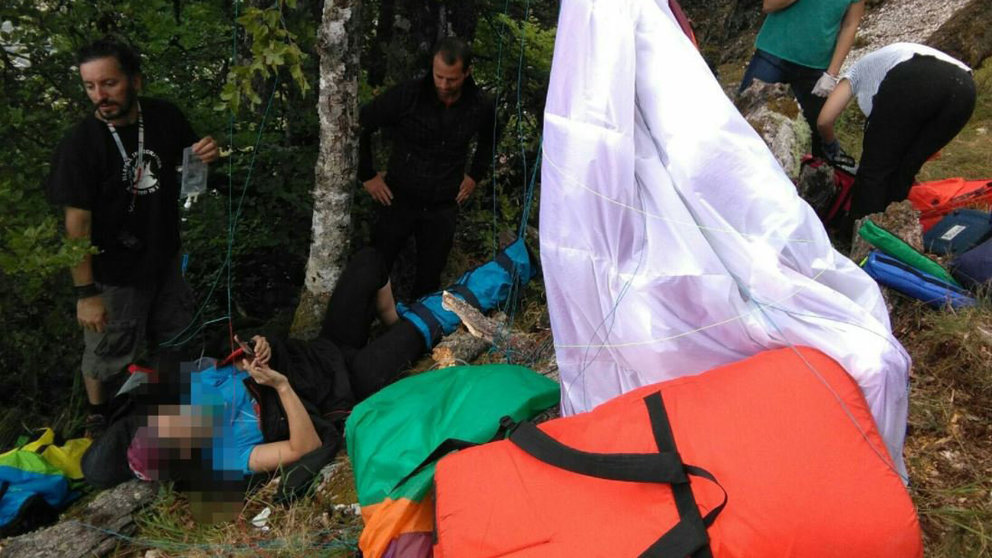 Imagen del rescate de un herido en el accidente de parapente en Lizarraga BOMBEROS DE NAVARRA