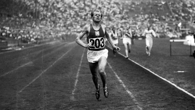 Emil Zatopek durante una carrera de los Juegos Olímpicos del 48