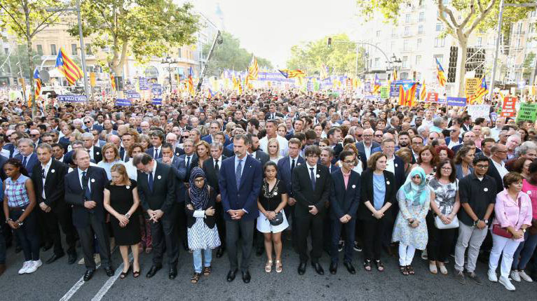 Las autoridades presentes tras la cabecera de la manifestación contra el terrorismo bajo el lema No tengo miedo en Barcelona EFE 1