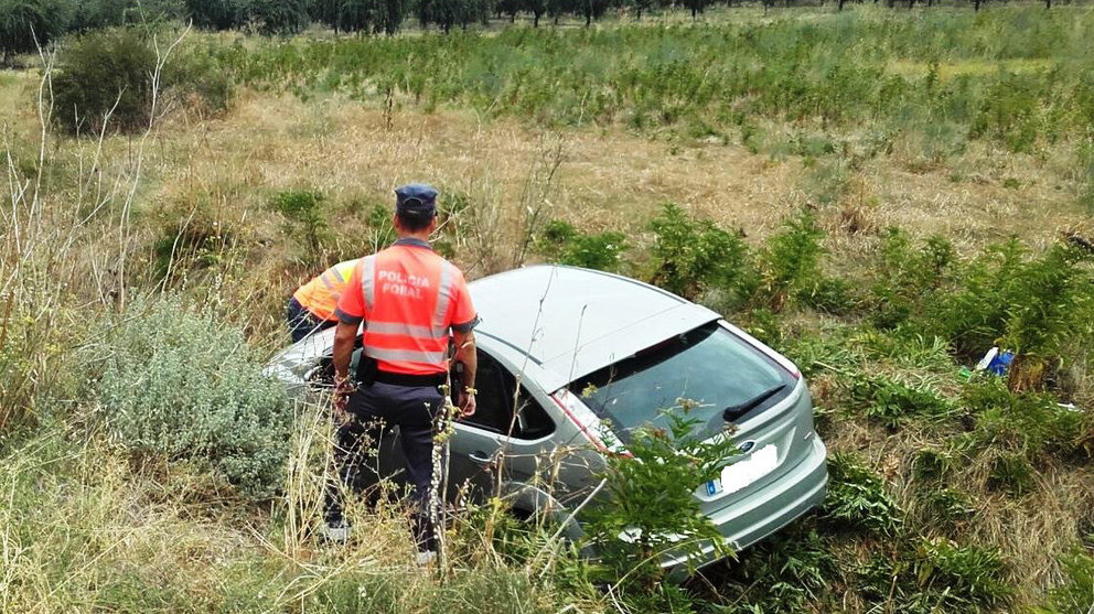 Vehículo del conductor de 24 años que ha resultado herido al salirse de la carretera en Funes