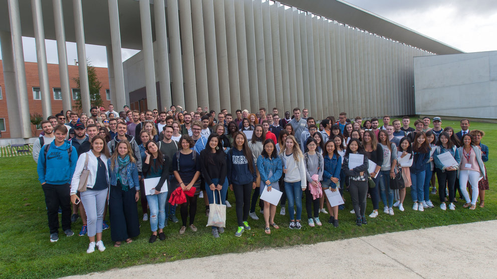 Alumnos internacionales de la Facultad de Económicas la Universidad de Navarra.