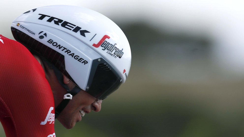 GRA376. LOGROÑO, 05/09/2017.- El ciclista madrileño del equipo Trek, Alberto Contador, durante la contrarreloj individual, etapa decimosexta de la Vuelta Ciclista a España, con salida del Circuito de Navarra y meta en Logroño, con un recorrido de 40,2 kilómetros. EFE/JAVIER LIZÓN