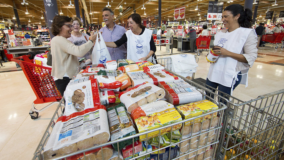 Eroski recoge hasta 156 toneladas de alimentos solidarios