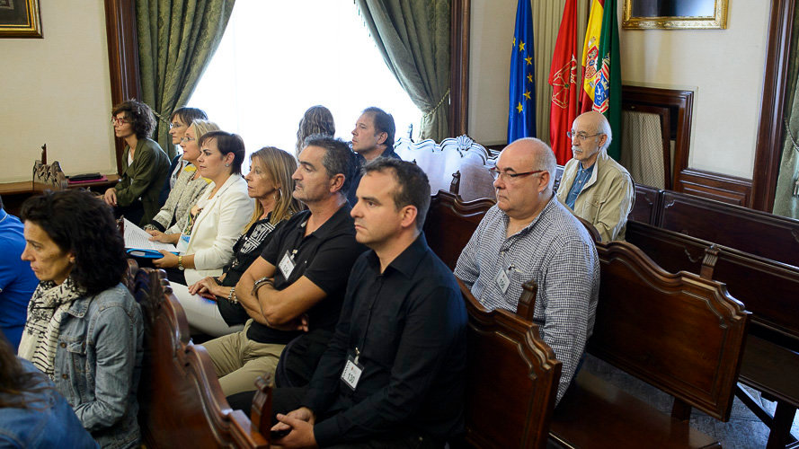 Asociación de comerciantes de PIO XII en el pleno del Ayuntamiento de Pamplona. PABLO LASAOSA
