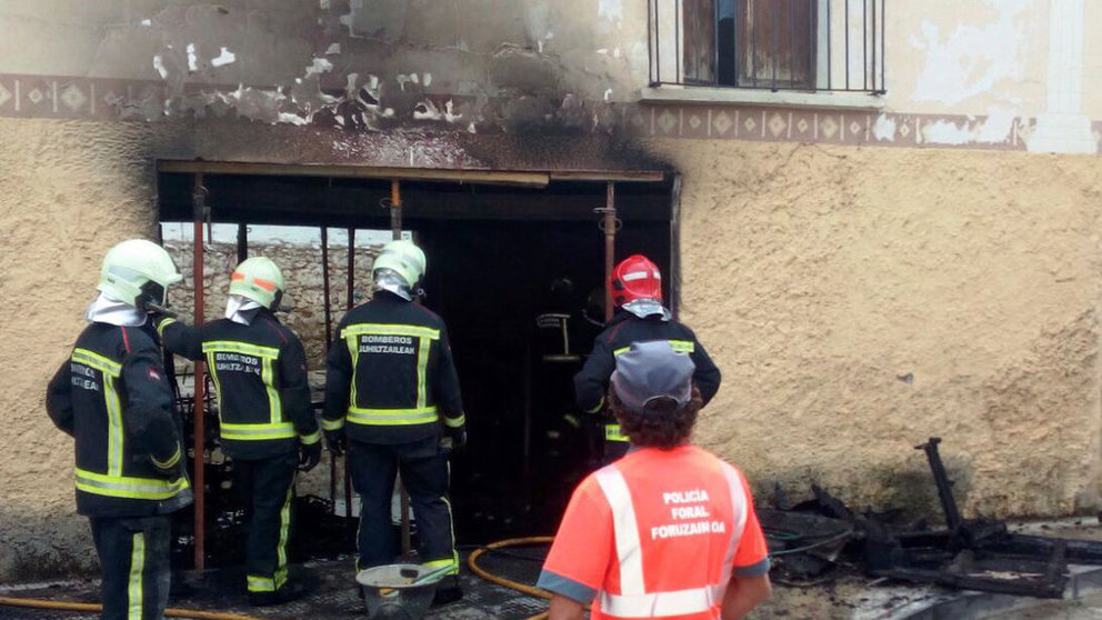 Incendio en una vivienda de la calle Doña Leonor de Caparroso.