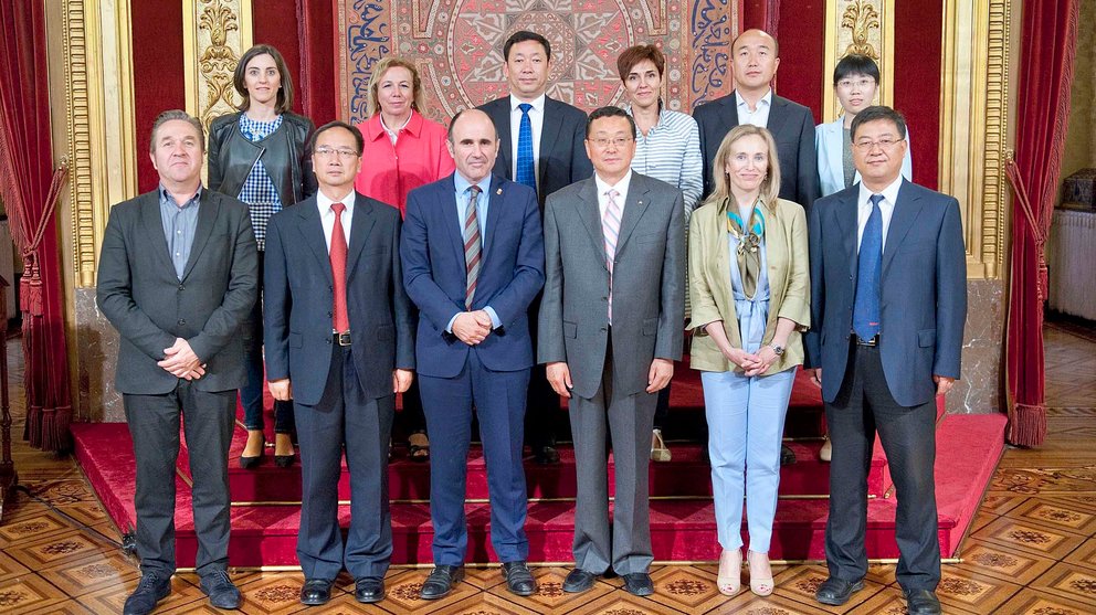 La delegación china y las autoridades de Navarra que han participaron en la recepción de junio.