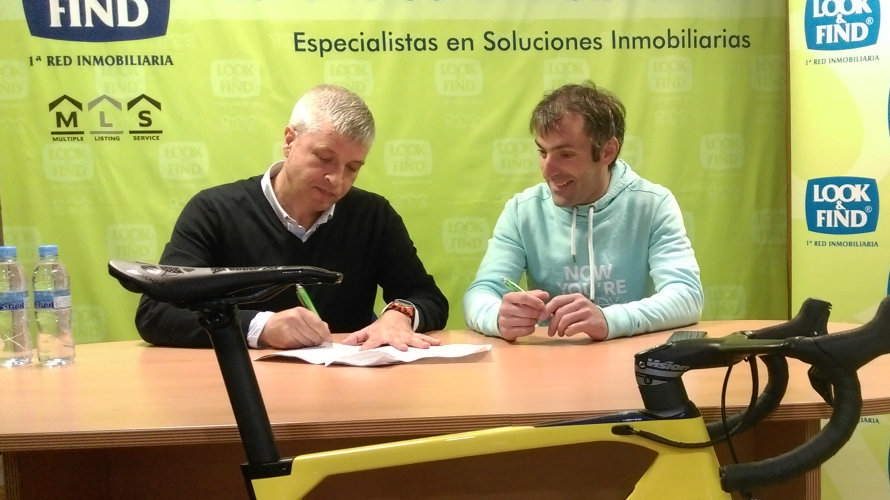 Firma del acuerdo de Patxi Cía este jueves en Pamplona. Cedida.