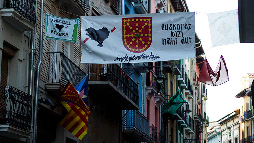 Carteles y pancantas colocados por la izquierda abertzale en Pamplona con motivo de San Fermín Chiquito.  (7)