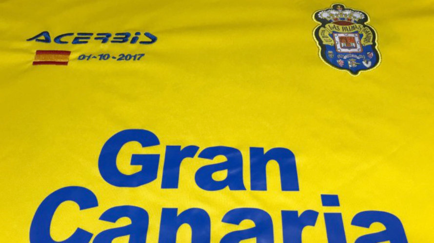Camiseta de la UD Las Palmas con la bandera de España. UD Las Palmas.