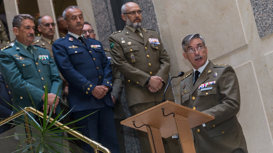 Acto de toma de posesión del nuevo delegado de Defensa en Navarra, Manuel González Calvete (09). IÑIGO ALZUGARAY