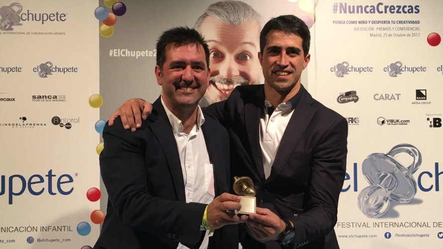 Osasuna recibe un premio por su campaña de abonados. Twitter Osasuna.