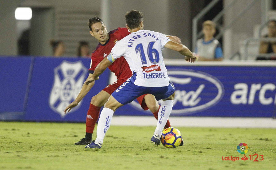 Imágenes del partido disputado entre el Tenerife y Osasuna en la 12ª jornada de liga. LALIGA 123 (8)