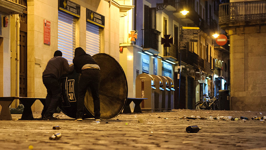 Violencia callejera en Pamplona tras una manifestación convocada por la izquierda abertzale llamando a la _autodefensa ante la represión_. MIGUEL OSÉS_4