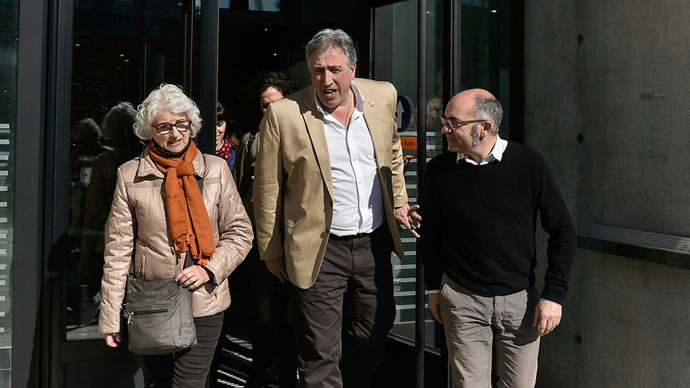 Joseba Asirón acude al juzgado para presentar la querella contra crímenes del franquismo en Pamplona. PABLO LASAOSA (3)