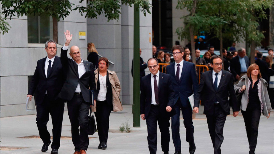 Los exconsellers Jordi Turull, Joaquim Forn, Josep Rull, Carles Mundó y Dolors Bassa han llegado juntos a la sede de la Audiencia Nacional EFE