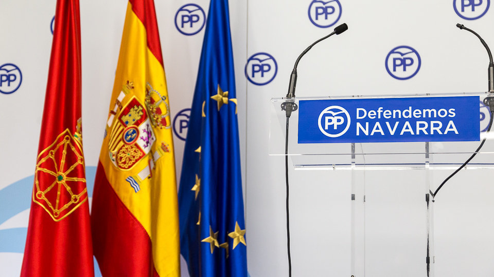 La presidenta del PPN, Ana Beltrán, explica un recurso presentado por el Partido Popular de Navarra al Tribunal Administrativo de Navarra (01). IÑIGO ALZUGARAY