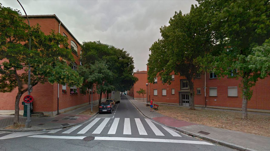 Bloque de viviendas en el barrio de San Pedro, en Pamplona. ARCHIVO