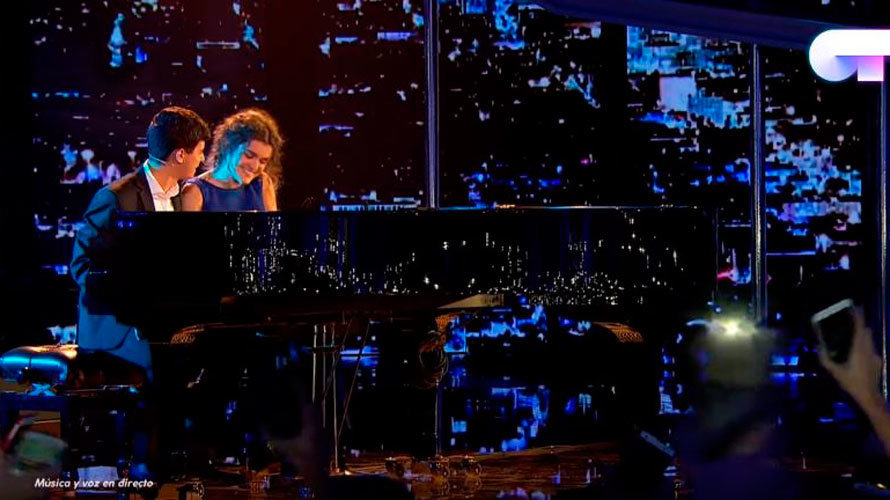 Amaia Romero y Alfred interpretan al piano City of stars. RTVE