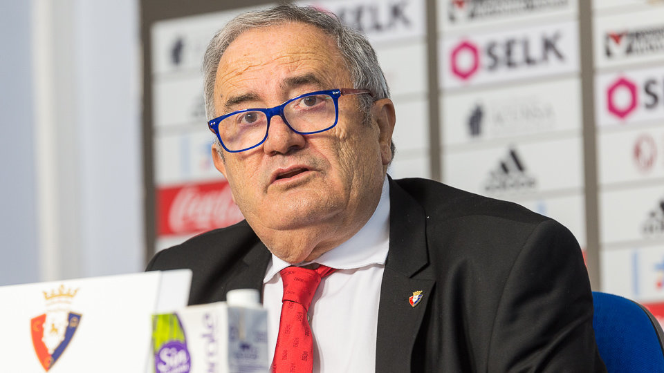 Luis Sabalza toma posesión del cargo de presidente de Osasuna para los cuatro próximos años (37). IÑIGO ALZUGARAY