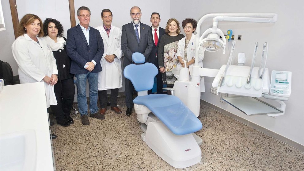 El consejero de Salud, Fernando Domiínguez, visita la nueva unidad de Cirugía Oral y Maxilofacial del Hospital de Tudela CEDIDA