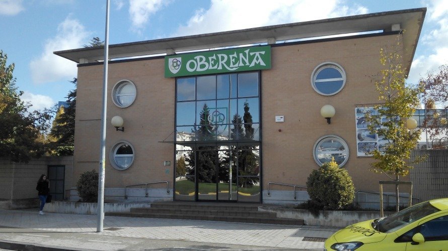 Edificio de entrada al club Oberena en Pamplona.