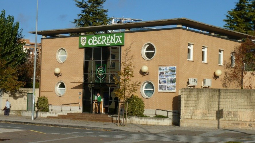 Edificio de entrada a las instalaciones deportivas de Oberena. Navarra.com