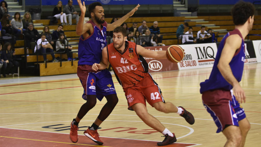 Stefan Andelkovic en acción. Basket Navarra.