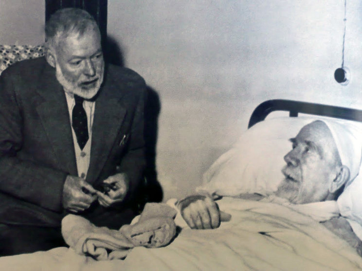 Ernest Hemingway visita a un enfermo y anciano Pío Baroja