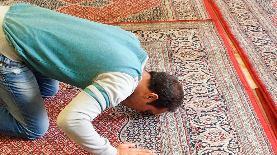 Un musulmán rezando ARCHIVO