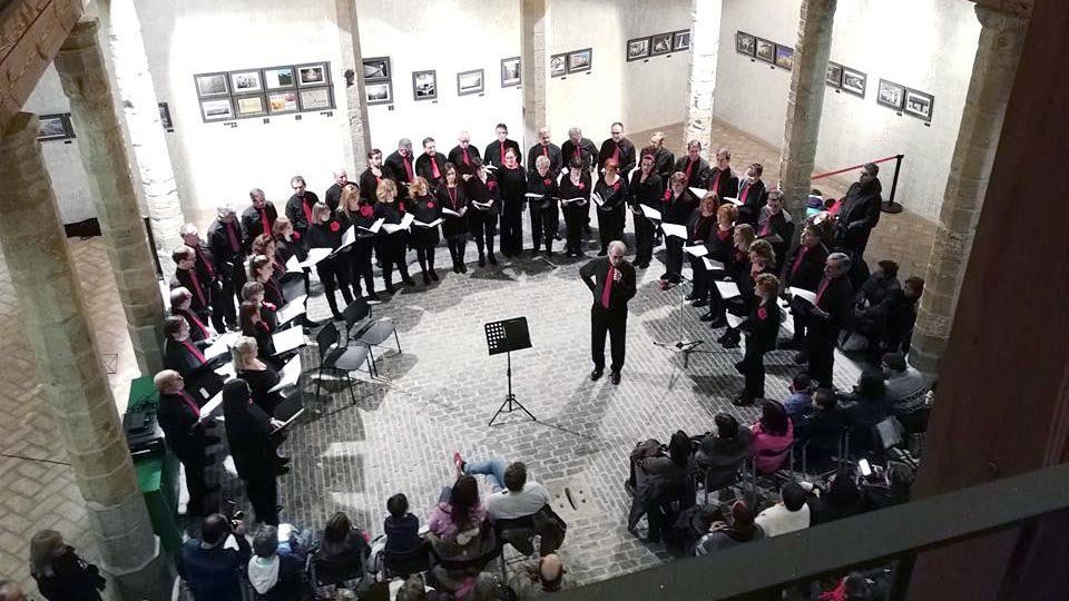 El coro Divertimento volvió a llenar Condestable durante su concierto navideño en Pamplona (2)