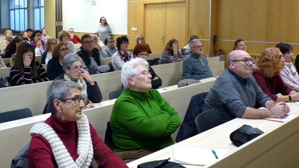 Decenas de personas mayores asisten a las clases de UNED Senior en Navarra CEDIDA