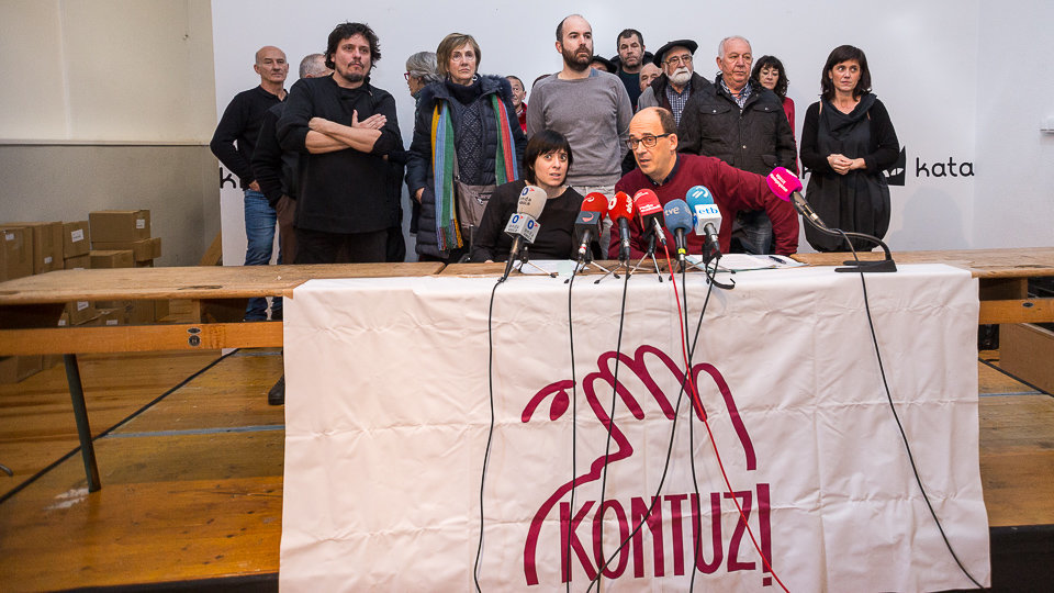 -Rueda de prensa de la asociación Kontuz en Katakrak (09). IÑIGO ALZUGARAY