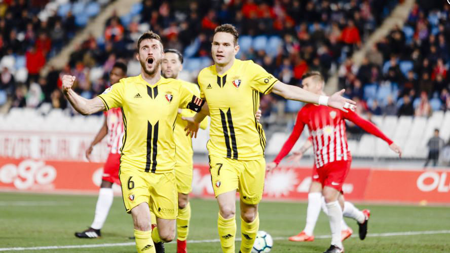 Oier y David Rodríguez celebran un gol en el partido Almería-Osasuna LA LIGA.