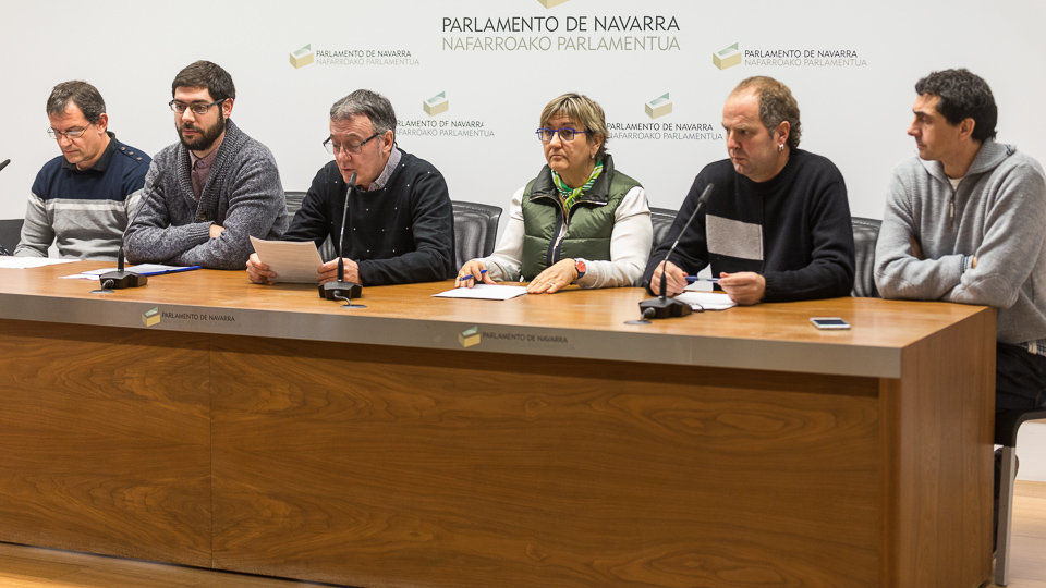 Geroa Bai, EH Bildu, Podemos, PSN e IE presentan junto a representantes de clubs de consumo la Proposición de Ley Reguladora de Usuarios de Cannabis (17). IÑIGO ALZUGARAY