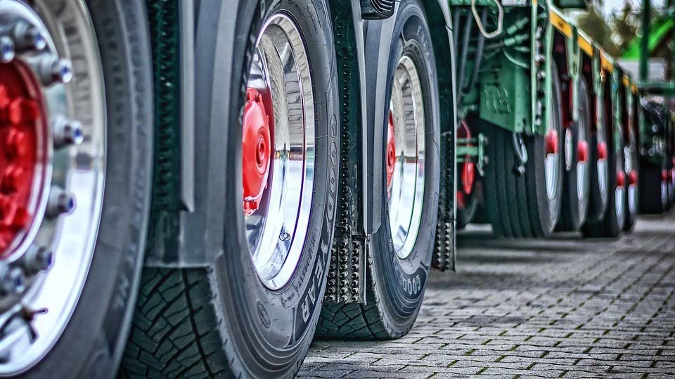 Imagen de las ruedas de un camión