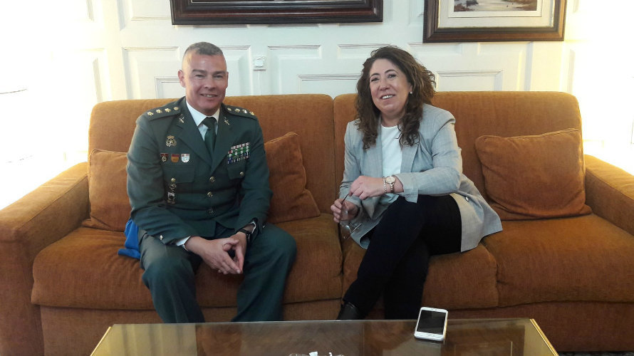 Carmen Alba recibe al nuevo jefe de la Guardia Civil en Navarra, el coronel José Santiago Martín Gómez CEDIDA