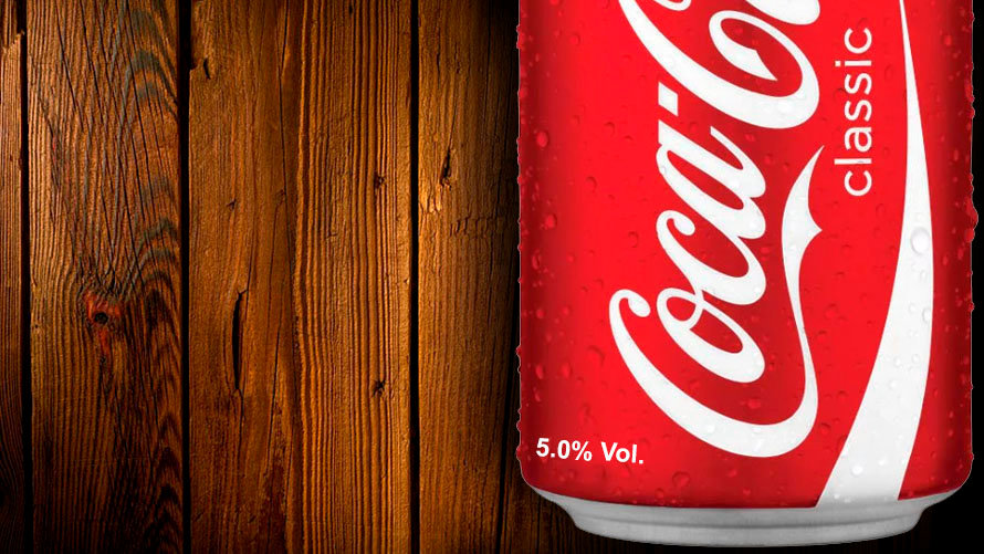 Una lata de Coca-Cola con un indicador ficticio de volumen de alcohol FOTOMONTAJE