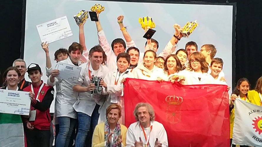 El equipo navarro FSINGENIUMteam en el podio por ganar en la First Lego League TWITTER