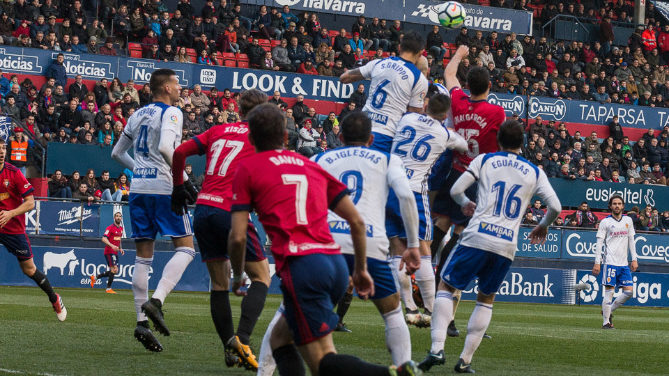 Partido de Liga entre Osasuna y Zaragoza disputado en El Sadar (28). IÑIGO ALZUGARAY