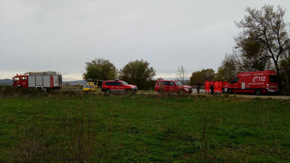 Búsqueda de Mamadov Sarr, el desaparecido en las aguas del río Ebro en Lodosa tras caer con el coche. BOMBEROS