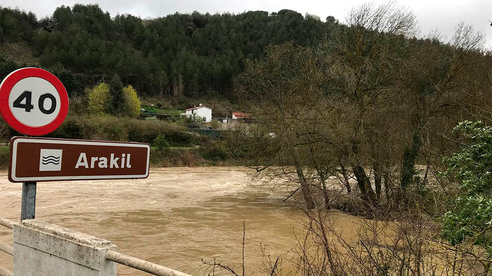 El río Arakil crece con las precipitaciones continuas en Navarra ALEJANDRO VIEDMA