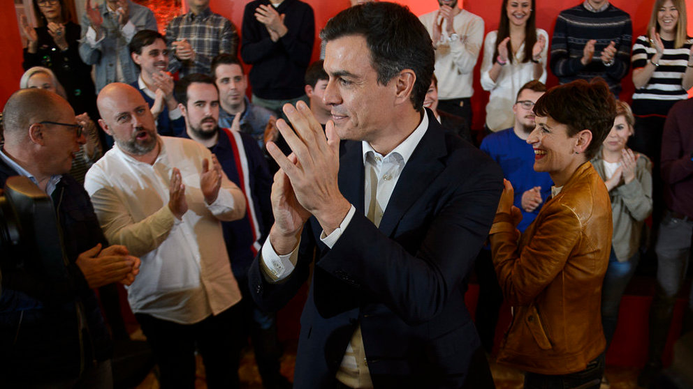 El secretario general del PSOE, Pedro Sánchez, ofrece un mitin junto con la secretaria general del PSN-PSOE, María Chivite, y la secretaria general del PSN Pamplona, Maite Esporrín. PABLO LA (9)