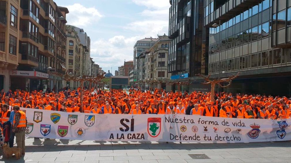 Concentración de cazadores en Pamplona para defender los derechos de la actividad cinegética